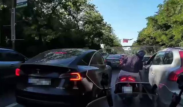 Sarıyer'de kendisine çarpan araç sürücüsüne tükürüp kaçtı