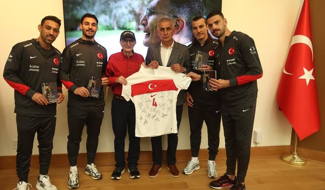 A Milli Takım'dan Aziz Sancar'a ziyaret