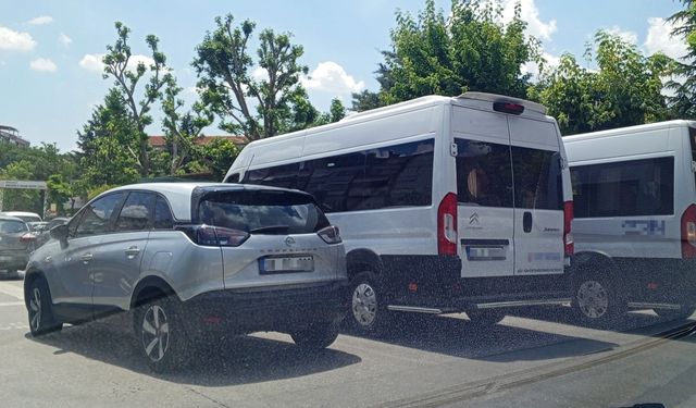 Kırklareli’nde Çift Sıra Parklar Trafiği Kilitliyor