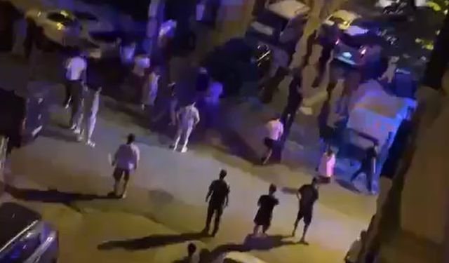 Gözü dönmüş adam ailesine saldırdı, müdahale etmek isteyenlere bıçak çekti