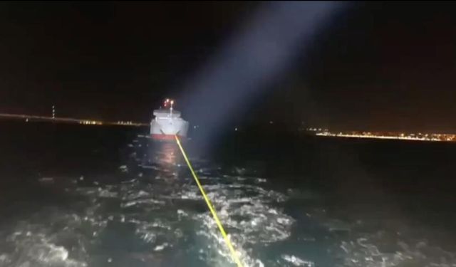 Çanakkale Boğazı’ndan geçen genel kargo gemisi makine arızası yaptı