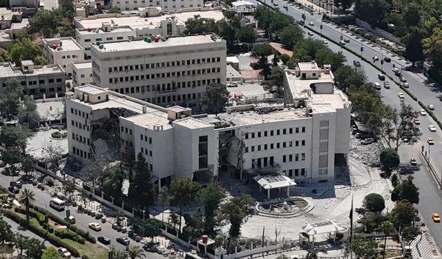İsrail’in vurduğu Suriye Genelkurmay Başkanlığındaki hasar görüntülendi