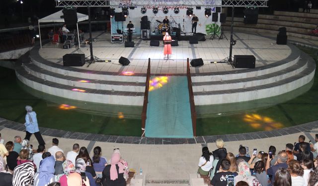 Elazığ Belediyesi yaz etkinliklerinde Evin Gençero sahne aldı