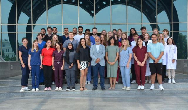 17 ülkeden gelen tıp ve eczacılık öğrencileri, Kıbrıs'ta buluştu