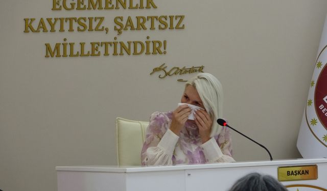 AK Parti ve MHP'den destek alan CHP'li başkan gözyaşlarını tutamadı