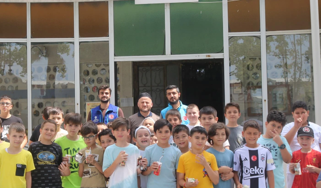 Öğrencilere İkramda Bulunuldu