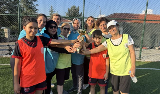 Dünyanın en iyi turizm köyü seçilen Ormana'da kadınlar futbolda buluştu