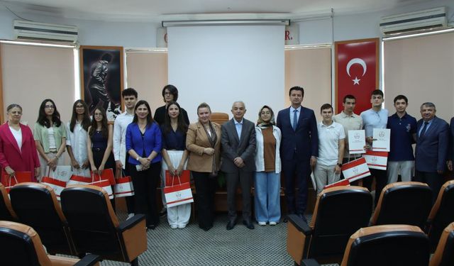 Kırklareli'nde YKS'de dereceye giren öğrencilere başarı belgesi verildi