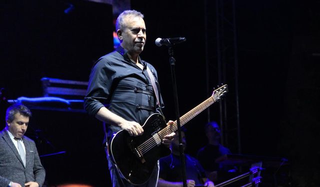 Çorum'da Haluk Levent ve Zara rüzgarı esti