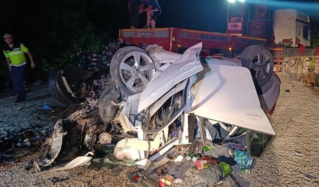 Çanakkale'de feci trafik kazası: 6 kişi hayatını kaybetti