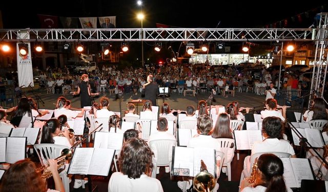 Kemer’de sokak hayvanları yararına ikinci konser