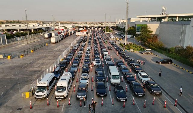 Gurbetçiler akın akın Avrupa'ya dönüyor