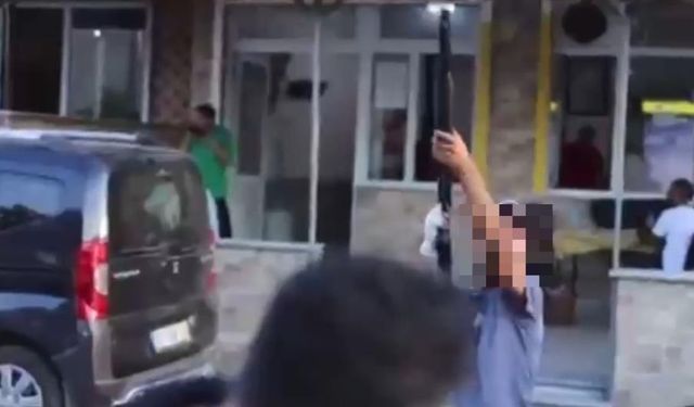 Sokak röportajı sırasında havaya ateş açan çocuk yakalandı