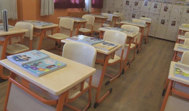 Ücretsiz ders kitapları sıralardaki yerini aldı