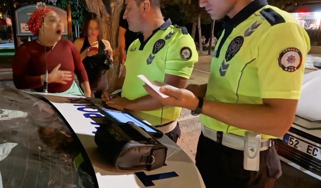 Alkollü kadın sürücü, kendini uyaran sürücüyü "Maganda" diye polise şikayet etti