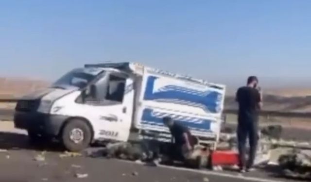 Siirt'te kontrolden çıkan pikap yol kenarına savruldu