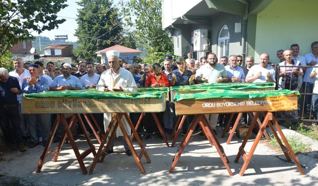 Ordu'da patpat kazasında ölen aynı aileden 4 kişi toprağa verildi