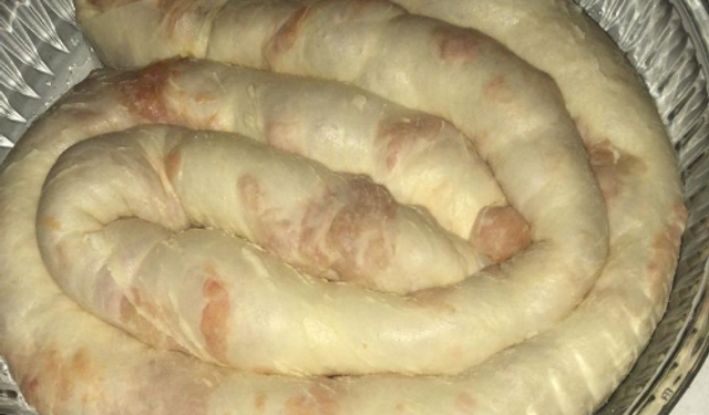 Ev Yapımı Kol Böreği Sofraları Süslüyor
