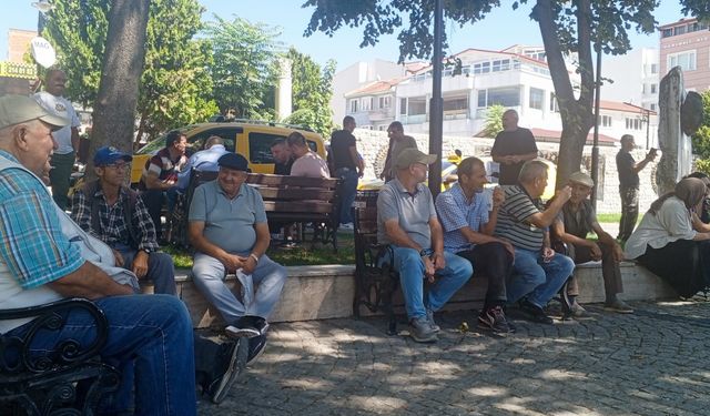 Özgürlük Parkı Yaşlıların Buluşma Noktası