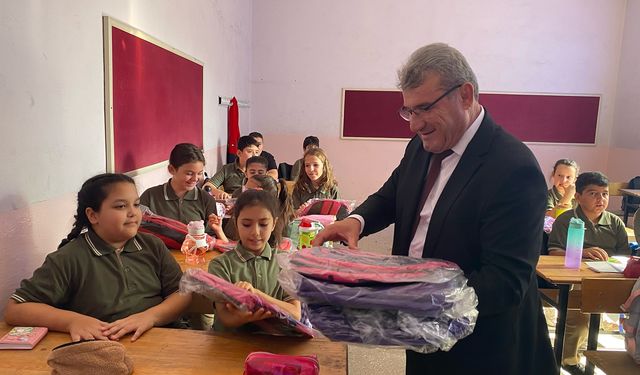 Alpullu’da Öğrencilere Hediye Dağıtıldı