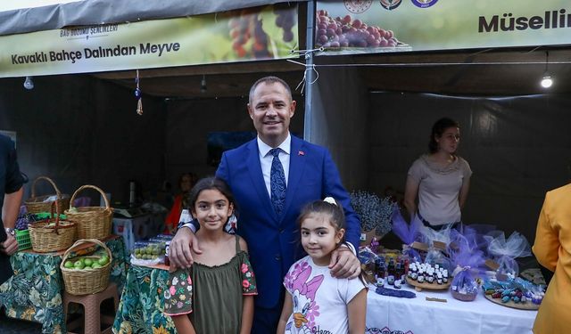 Bulut, Bağ Bozumu Şenliklerinde Üreticilerle Buluştu