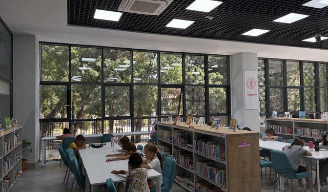 Minik Öğrencilerden Kütüphane Ziyareti