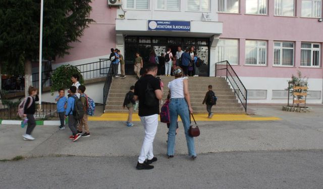 Ders zili çaldı öğrenciler okula koştu