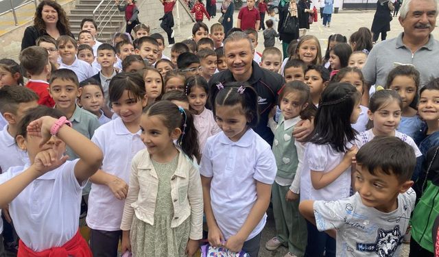 İlk Türk Astronot Alper Gezeravcı öğrencilerle bir araya geldi