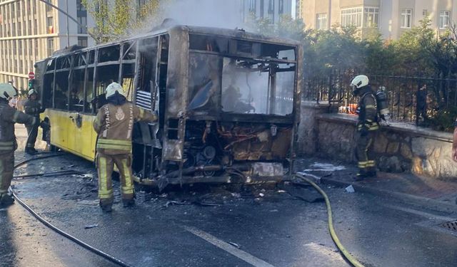 Ümraniye'de İETT otobüsü alev alev yandı