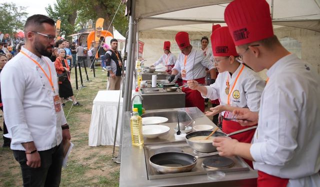 Edirne’de genç aşçılar ekşili köfte için yarıştı