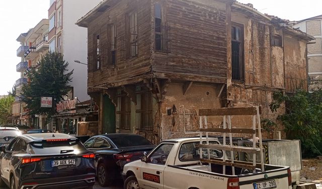 Kırklareli’nde Tarihi Ahşap Yapı Tehlike Saçıyor