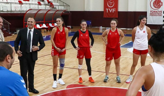 Başkan Bulut’tan Kadın Basketbol Takımına Moral Ziyareti