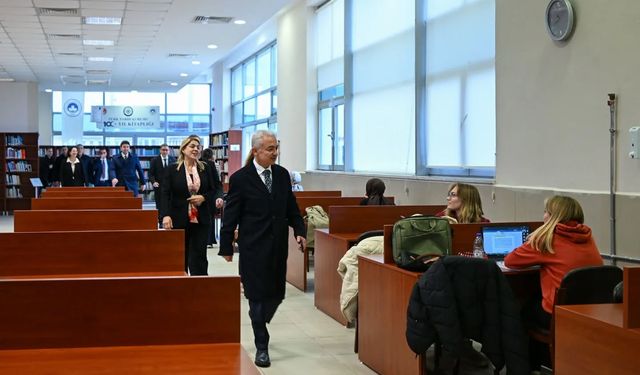 Vali Turan ve Rektör Ak’tan Kırklareli Üniversitesi Kütüphanesine Ziyaret