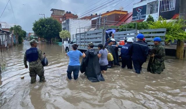 Meksika'da sel felaketi: 27 ölü
