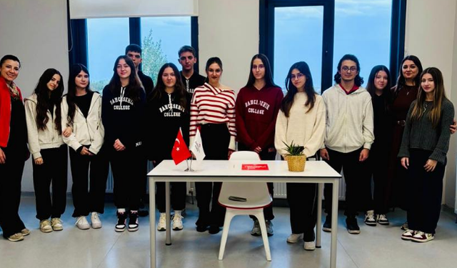 Mezun Beliz Karacalı Öğrencilerle Buluştu