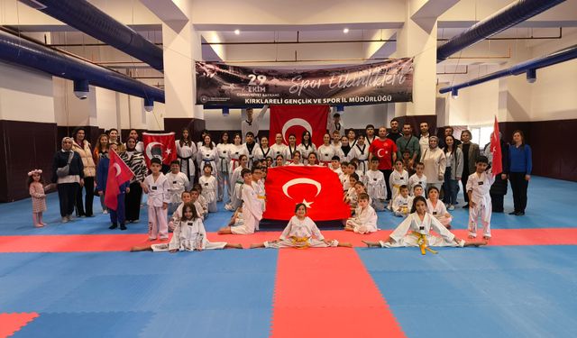 29 Ekim Coşkusu Taekwondo Gösterileriyle Kutlandı