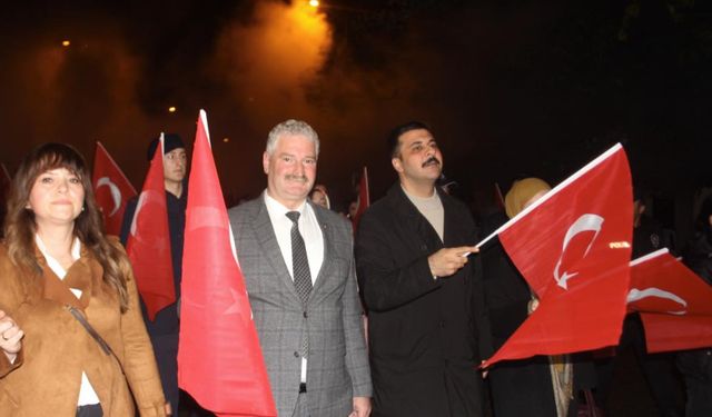 Pehlivanköy’de Kurtuluş Coşkusu Fener Alayı ile Zirveye Taşındı