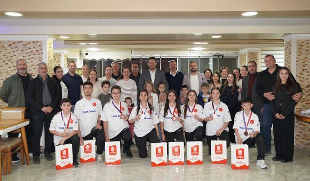 Şampiyon Floor Curling Takımı Yemekte Bulutu