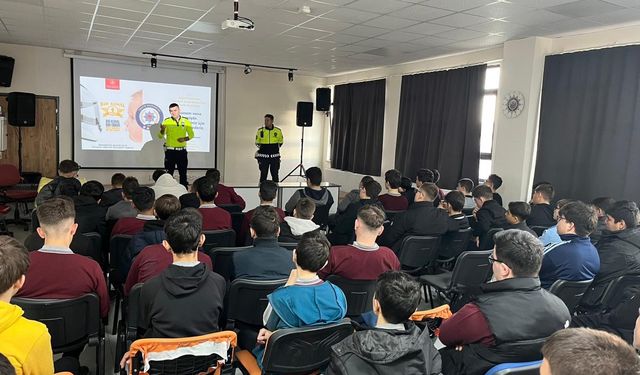 Vize’de Öğrencilere Trafik Eğitimi Verildi