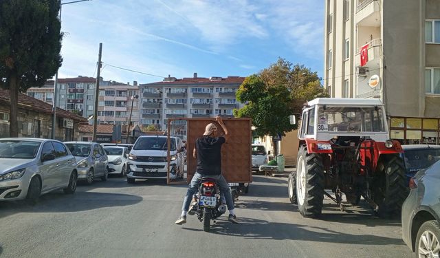 Kırklareli’de Motosikletle Taşınan Demir Kapı Şaşkınlık Yarattı