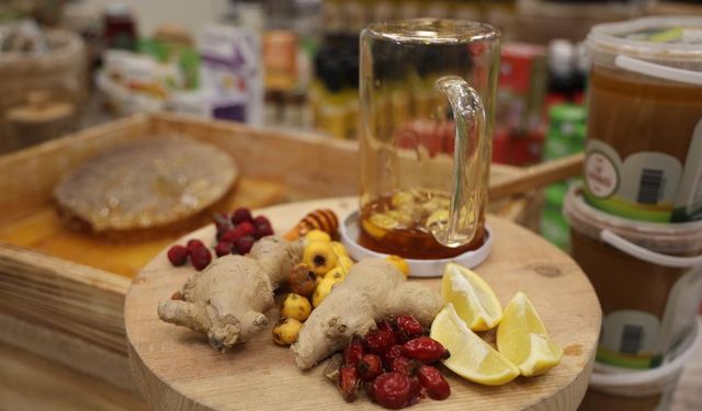 Boğaz enfeksiyonuna karşı zencefil ve bal karışımı