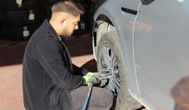 Lastikçilerin 'kış lastiği' mesaisi erken başladı