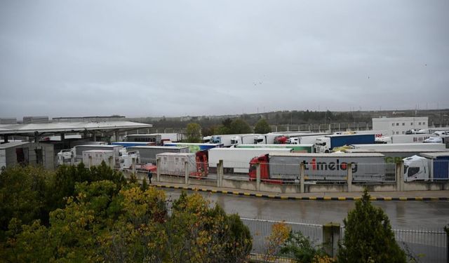 Kapıkule’de rekor geçiş: 1 saatte 96 tır işlem gördü