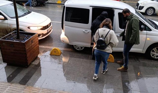 Fuhuş operasyonunda 5 kadın ve iş yeri sahibi yakalandı