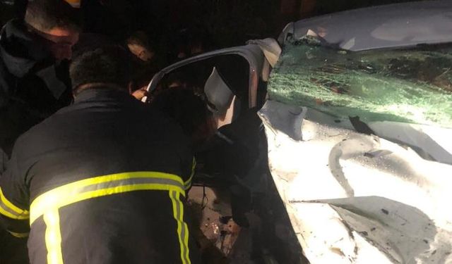 İki otomobil kafa kafaya çarpıştı: 7 yaralı