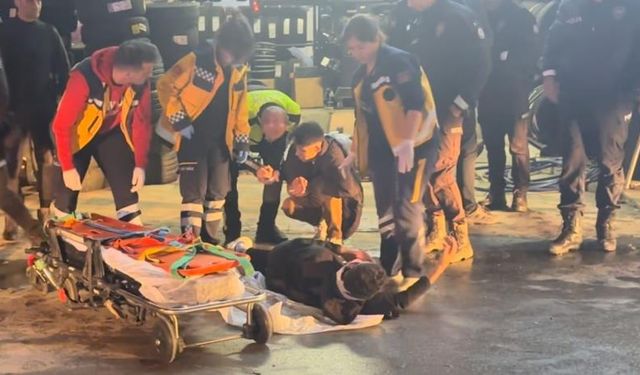 Kaçan sürücü polis aracına çarptı: 2 yaralı