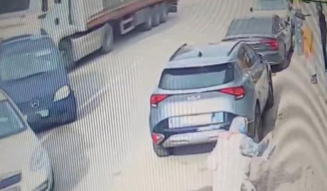 Pendik'te şoförünün direksiyon başında uyuduğu iddia edilen tır 5 araca birden çarptı