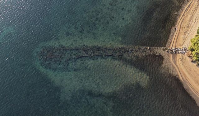 Erdek Körfezi'nde deniz çekildi, antik liman gün yüzüne çıktı