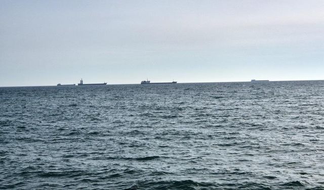 Tekirdağ'da lodos fırtınası balıkçıları limana döndürdü