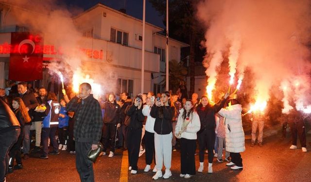 Türkiye şampiyonları davul-zurna ve meşalelerle karşılandı
